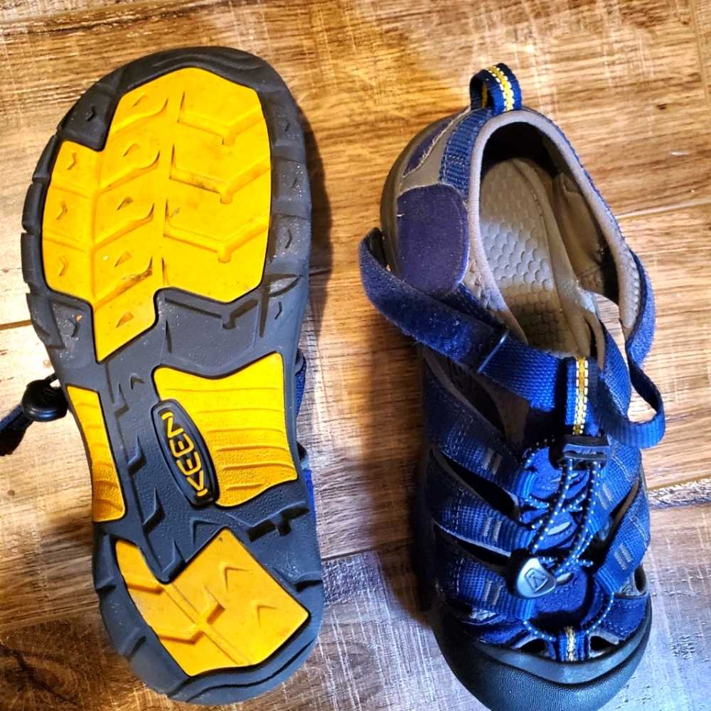 Boys Keen Sandels